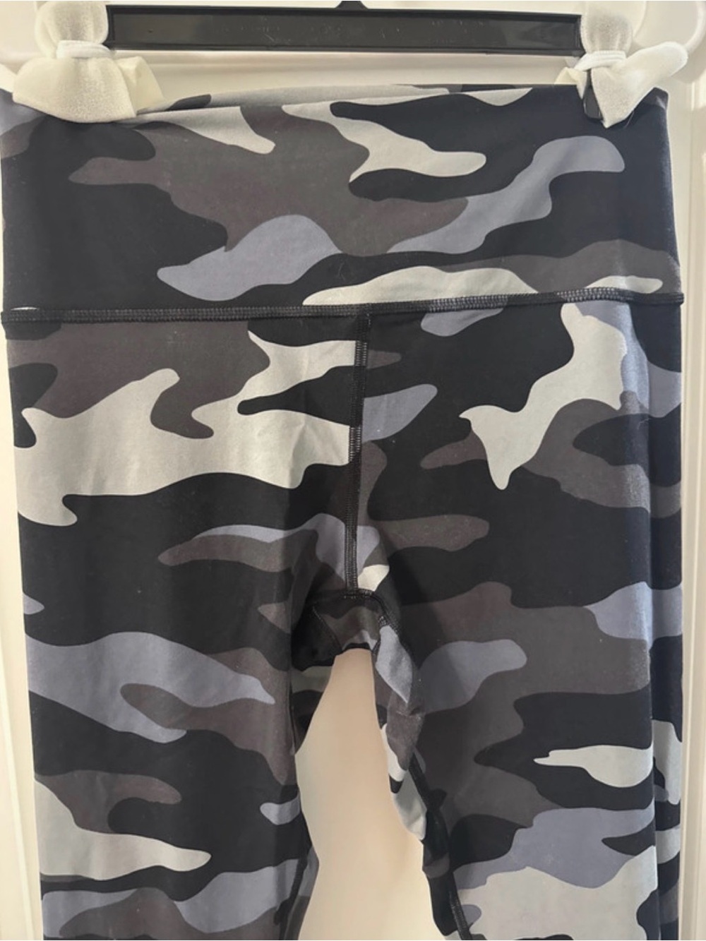 PINK Victoria's Secret Black & Gray & Blue Camo Leggings